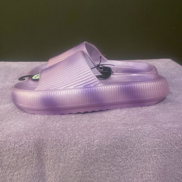 Metallic Slides - Picture 5 of 5